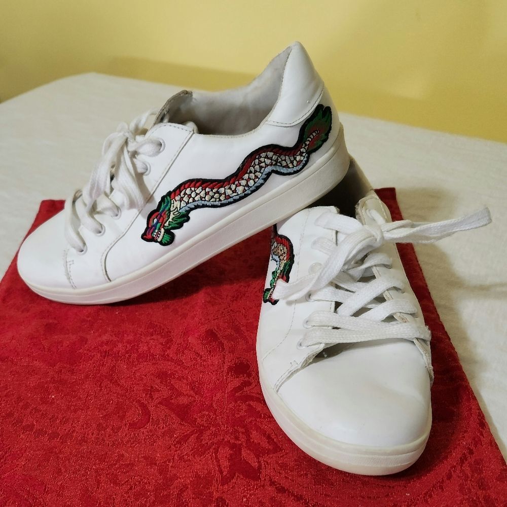 SM New York white dragon lace up sneakers. Size 8